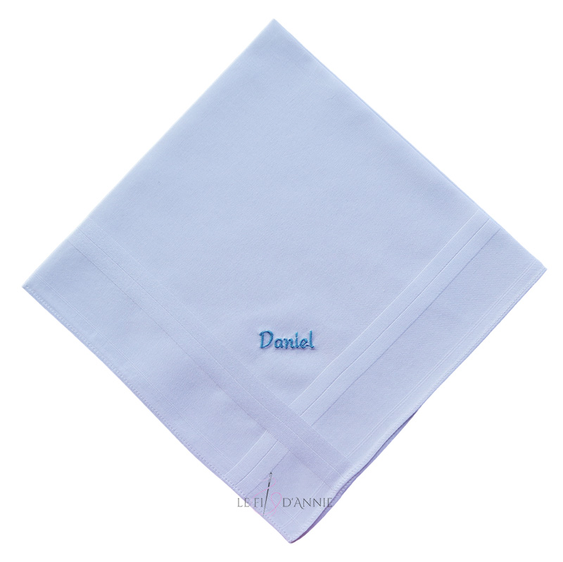 Mouchoir en tissu brodé avec un prénom ou des initiales - Le fil d