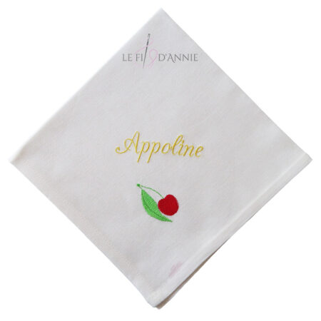 Serviette de table brodée avec un prénom et une cerise