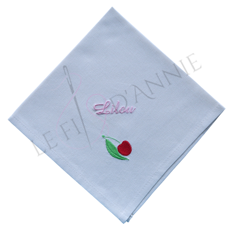 Serviette de table en tissu brodée avec un prénom et une cerise – Image 5