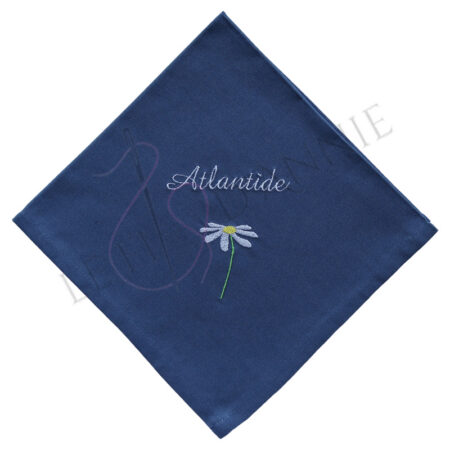 Serviette de table avec un prénom et une marguerite