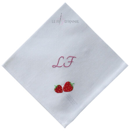Serviette de table en tissu avec des initiales et des fraises