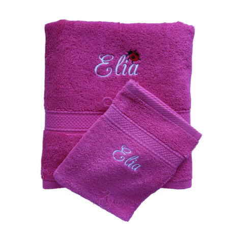 Serviette de toilette avec un prénom et une coccinelle
