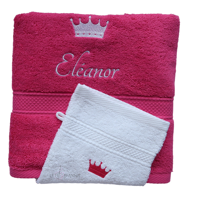 Serviette et gant de toilette avec une couronne de princesse