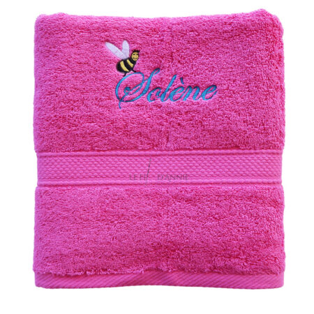 Serviette de bain brodée avec un prénom et une abeille
