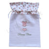 Sac à lingerie blanc, rose et vert anglais, motif fleurs roses sur fond blanc et broderie d'un corset