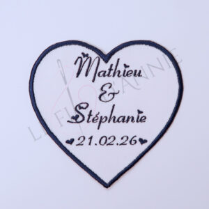 Ecusson en forme de coeur pour un mariage