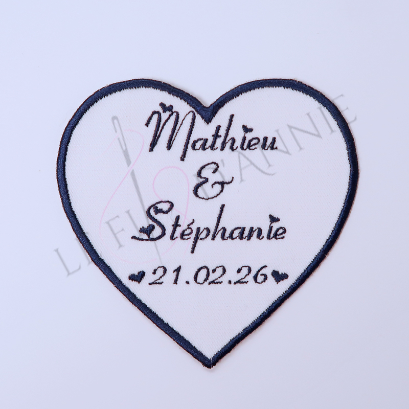 Ecusson en forme de coeur pour un mariage